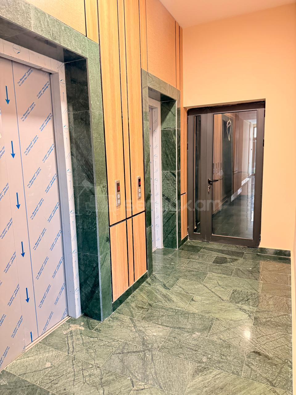 4 Սենյականոց Բնակարան, 105քմ, 2/18 հարկ, Զրոյական Վիճակում