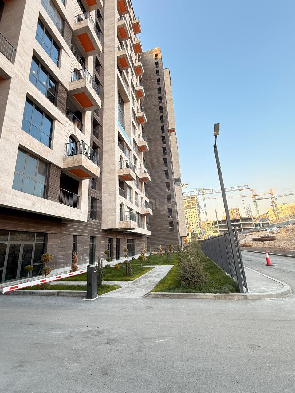 4 Սենյականոց Բնակարան, 105քմ, 2/18 հարկ, Զրոյական Վիճակում