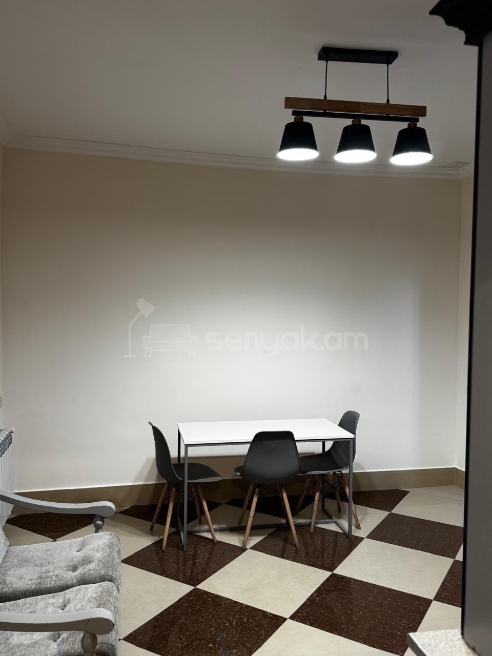 3 Սենյականոց Սեփական Տուն, 140քմ, Կապիտալ Վերանորոգված, Մասամբ Կահավորված