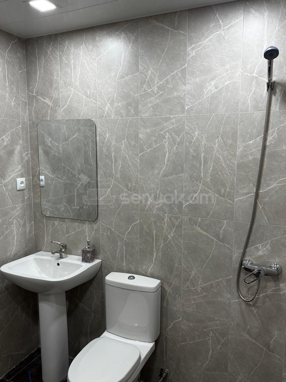 3 Սենյականոց Սեփական Տուն, 140քմ, Կապիտալ Վերանորոգված, Մասամբ Կահավորված