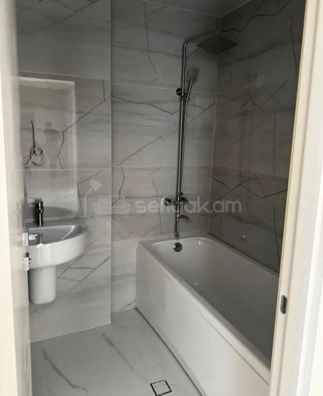 4 Սենյականոց Բնակարան Նորակառույցում, 112քմ, 9/16 հարկ, Կապիտալ Վերանորոգված