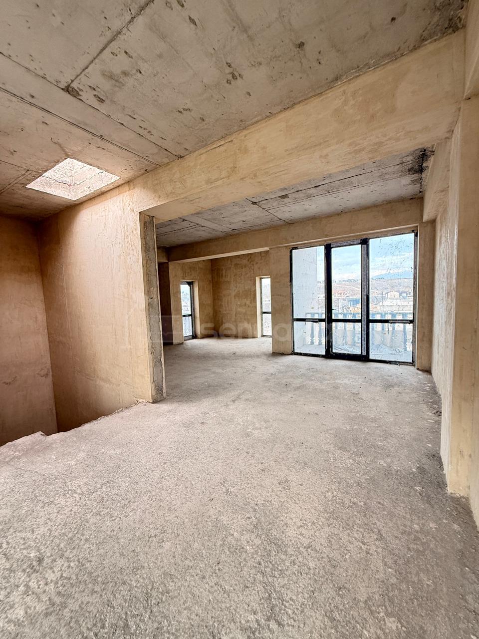 5 Սենյականոց Շքեղ Առանձնատուն, 256քմ, Ավտոտնակով