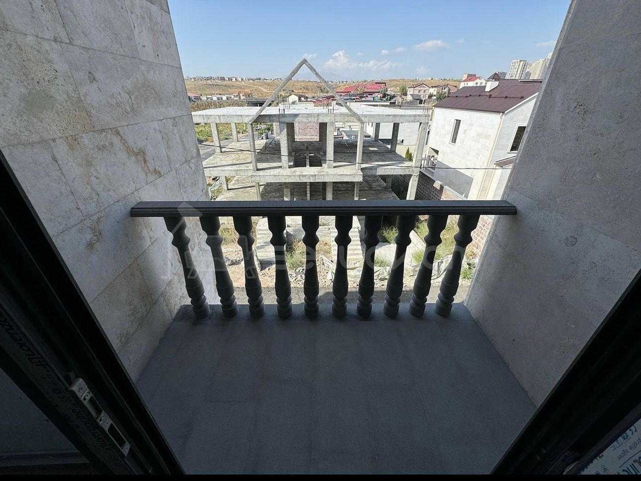 5 Սենյականոց Շքեղ Առանձնատուն, 256քմ, Ավտոտնակով