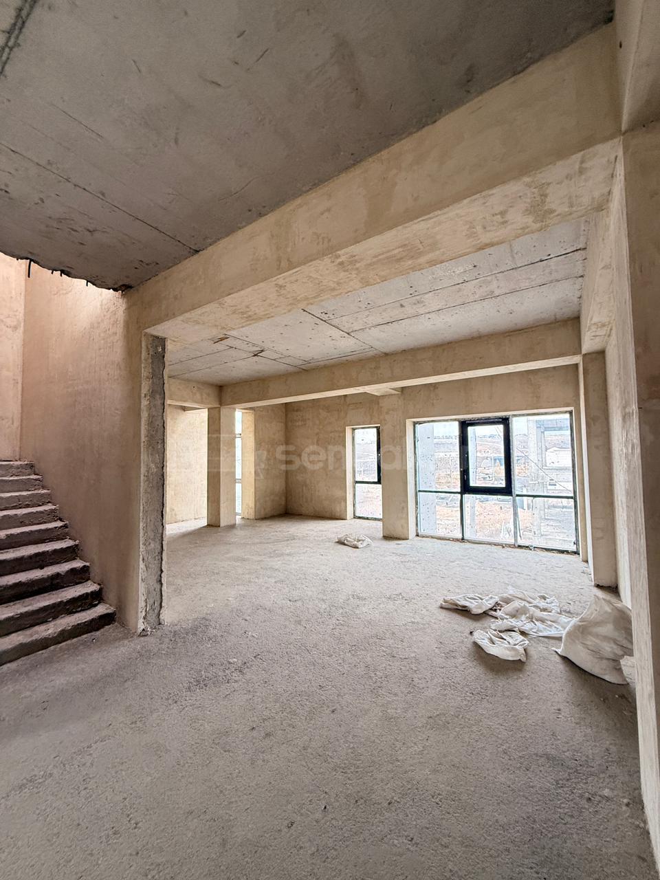 5 Սենյականոց Շքեղ Առանձնատուն, 256քմ, Ավտոտնակով