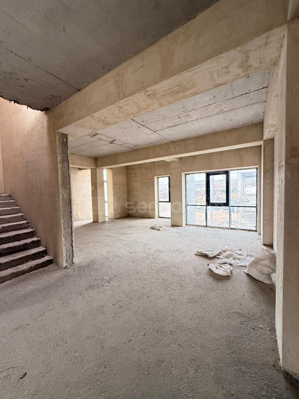 5 Սենյականոց Շքեղ Առանձնատուն, 256քմ, Ավտոտնակով