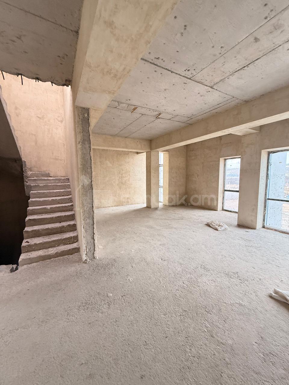 5 Սենյականոց Շքեղ Առանձնատուն, 256քմ, Ավտոտնակով