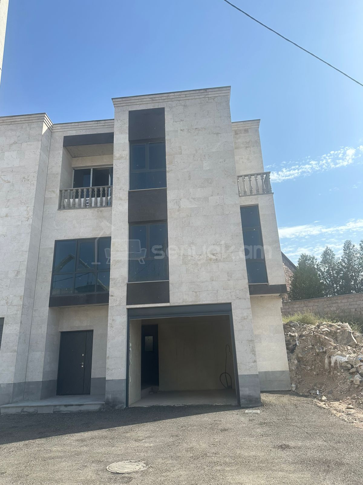 5 Սենյականոց Շքեղ Առանձնատուն, 256քմ, Ավտոտնակով