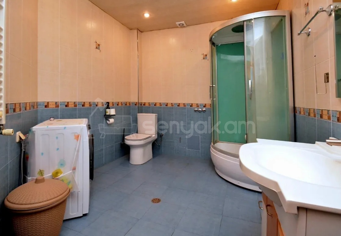 2 Սենյականոց Բնակարան Քարե Շենքում, 67քմ, 4/5 հարկ, Կապիտալ Վերանորոգված