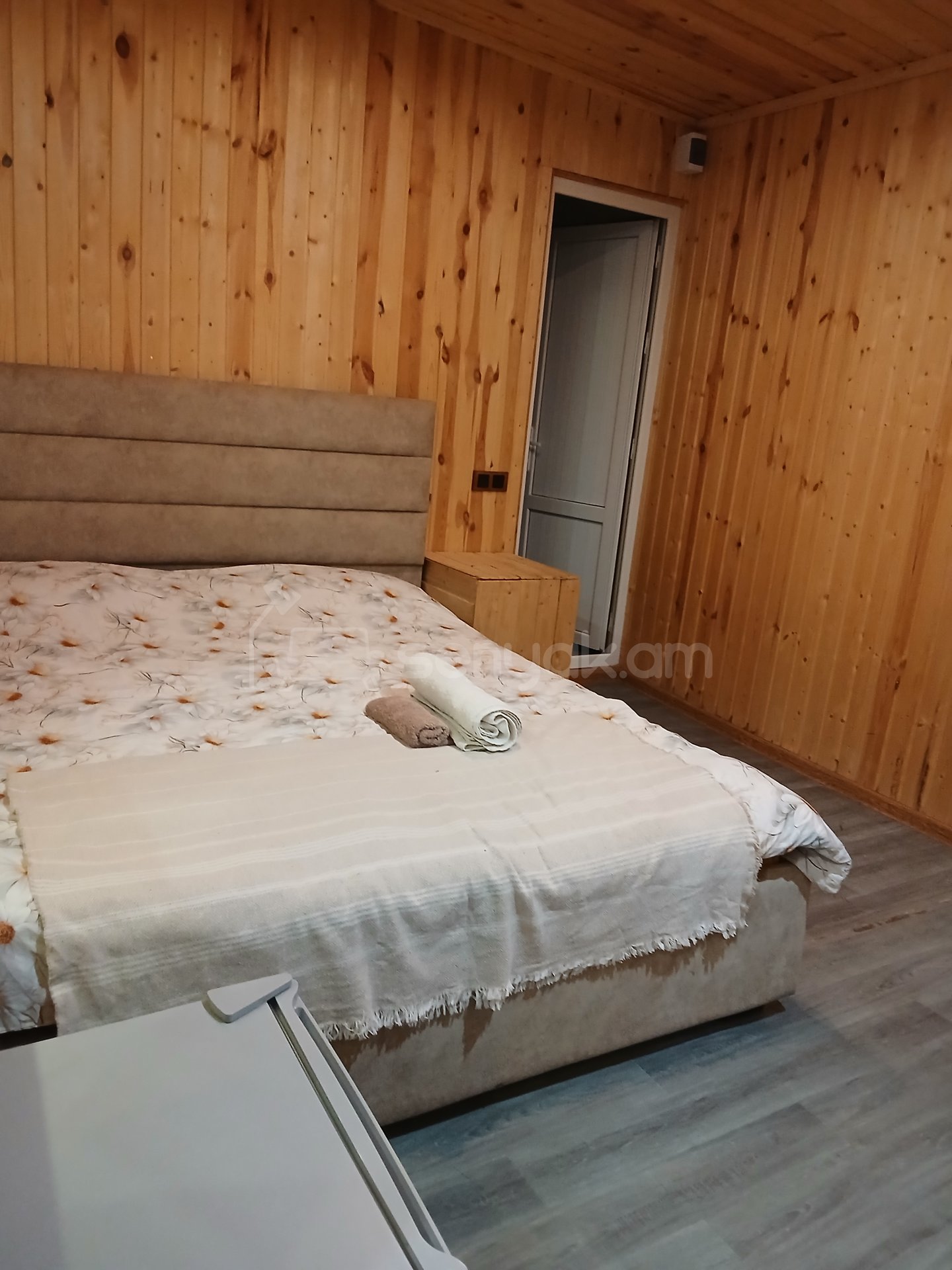 1 Սենյականոց Բնակարան, 16քմ, 1/1 հարկ, Դիզայներական Վերանորոգված