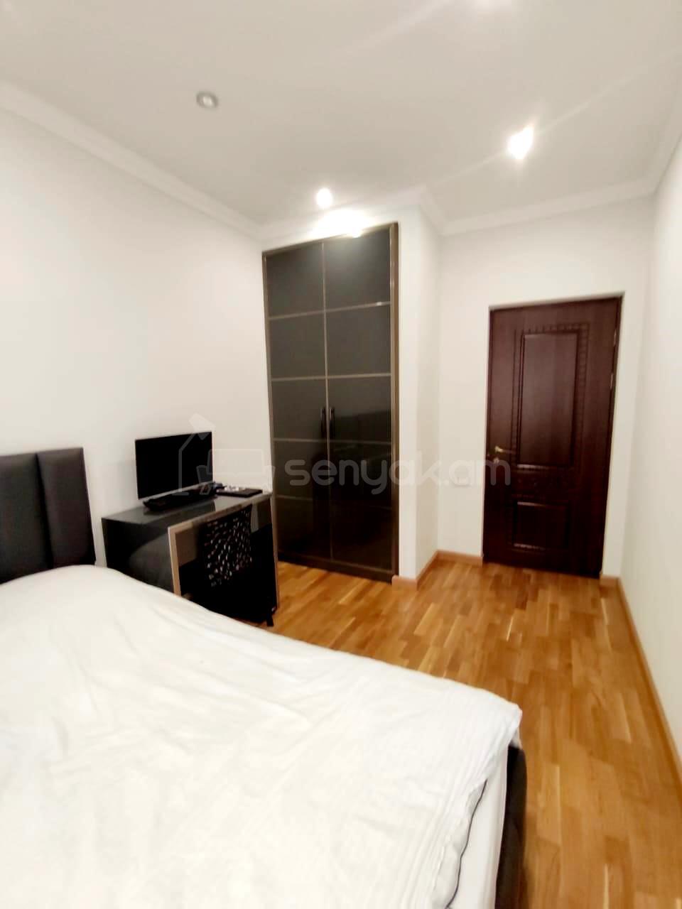 4 Սենյականոց Բնակարան Քարե Շենքում, 123քմ, 3/5 հարկ, Դիզայներական Վերանորոգված