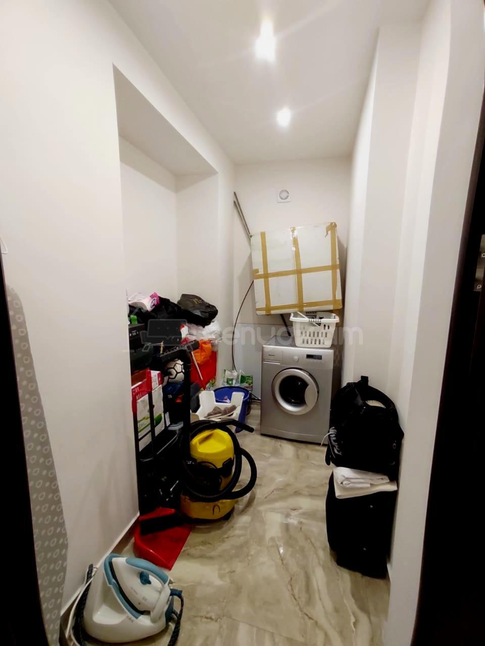 4 Սենյականոց Բնակարան Քարե Շենքում, 123քմ, 3/5 հարկ, Դիզայներական Վերանորոգված