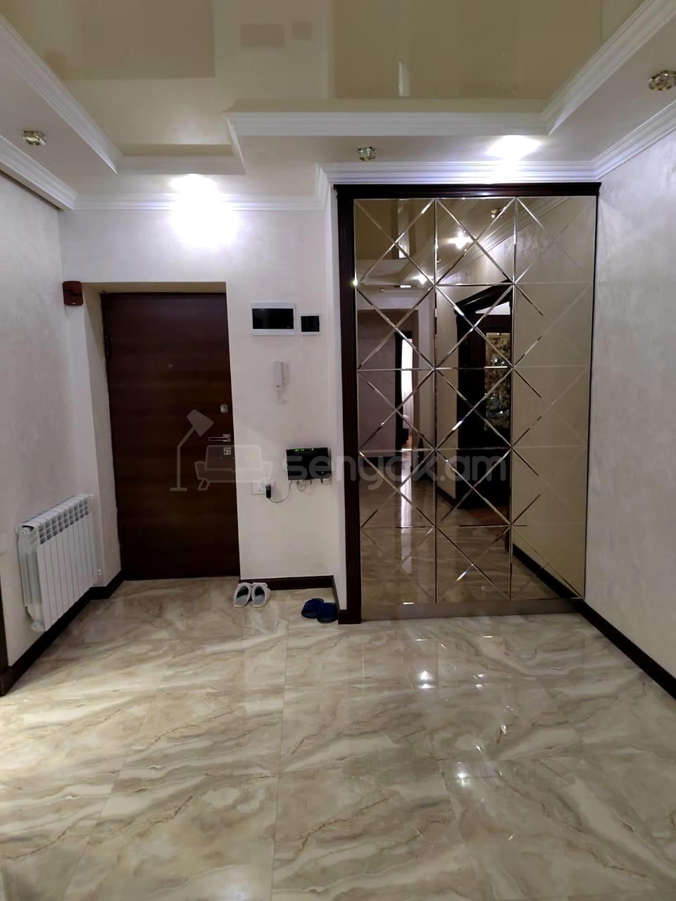 4 Սենյականոց Բնակարան Քարե Շենքում, 123քմ, 3/5 հարկ, Դիզայներական Վերանորոգված