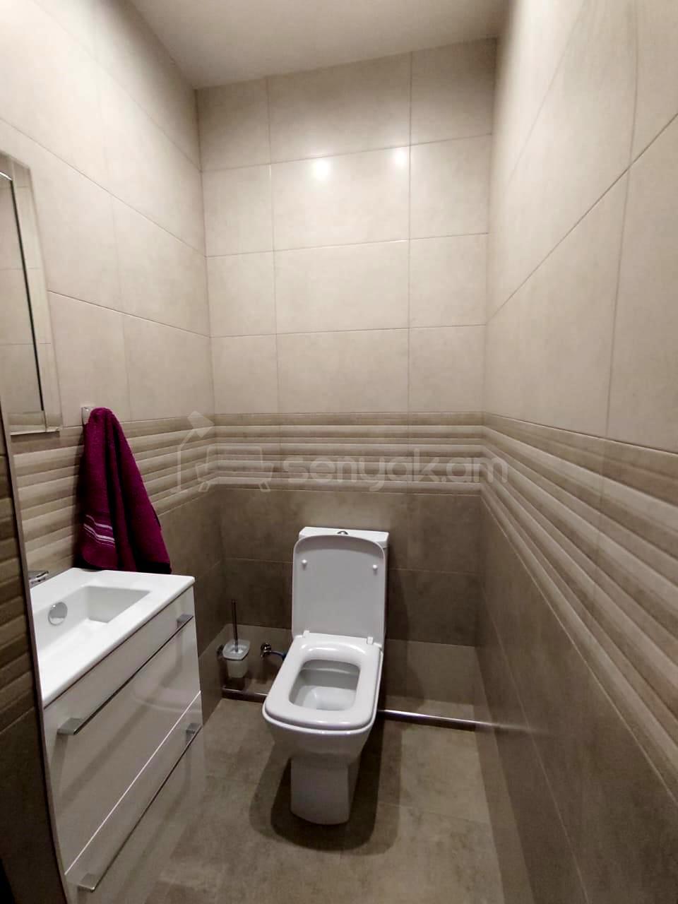 4 Սենյականոց Բնակարան Քարե Շենքում, 123քմ, 3/5 հարկ, Դիզայներական Վերանորոգված