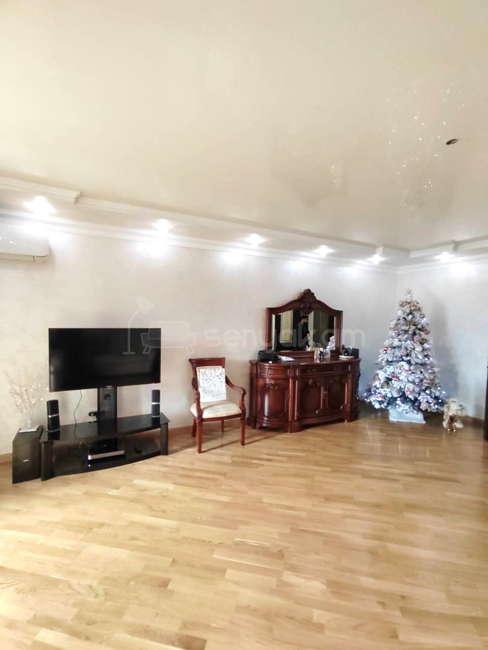 4 Սենյականոց Բնակարան Քարե Շենքում, 123քմ, 3/5 հարկ, Դիզայներական Վերանորոգված