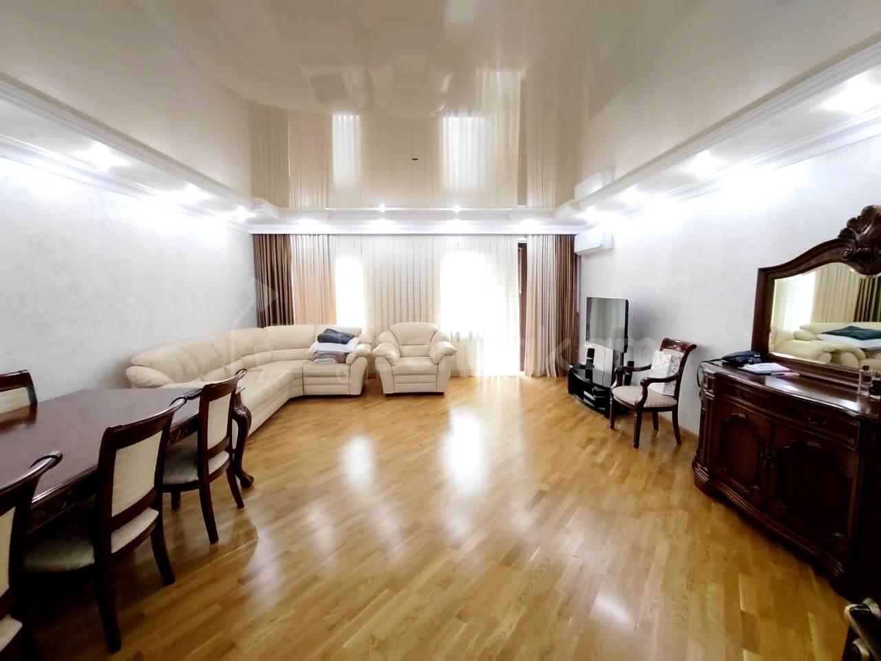 4 Սենյականոց Բնակարան Քարե Շենքում, 123քմ, 3/5 հարկ, Դիզայներական Վերանորոգված