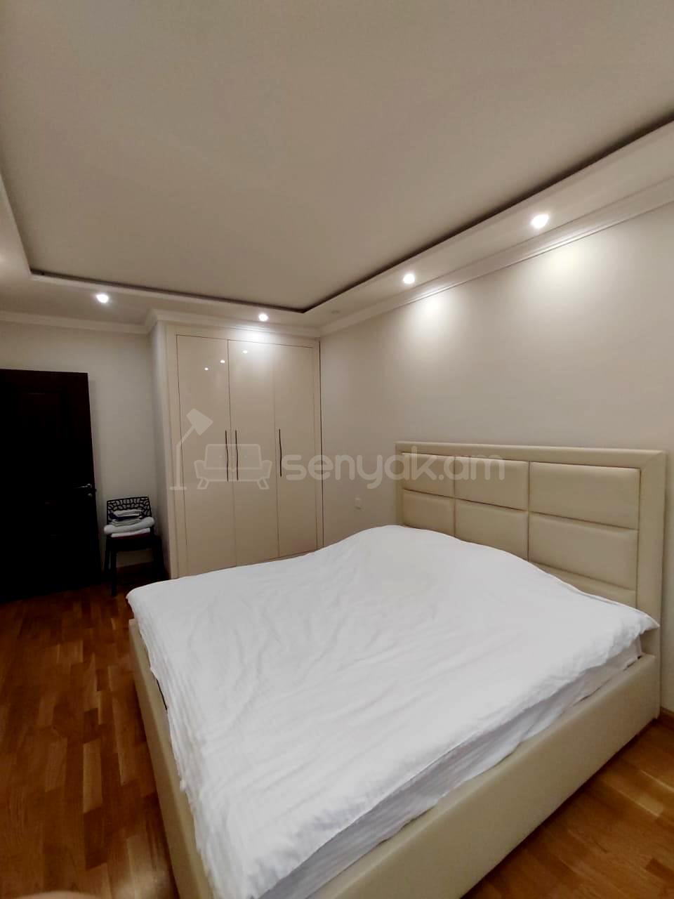 4 Սենյականոց Բնակարան Քարե Շենքում, 123քմ, 3/5 հարկ, Դիզայներական Վերանորոգված