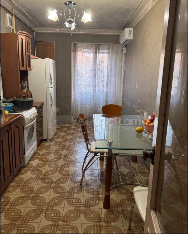 3 Սենյականոց Բնակարան, 80քմ, 6/9 հարկ, Նորմալ Վիճակում, Կահավորված