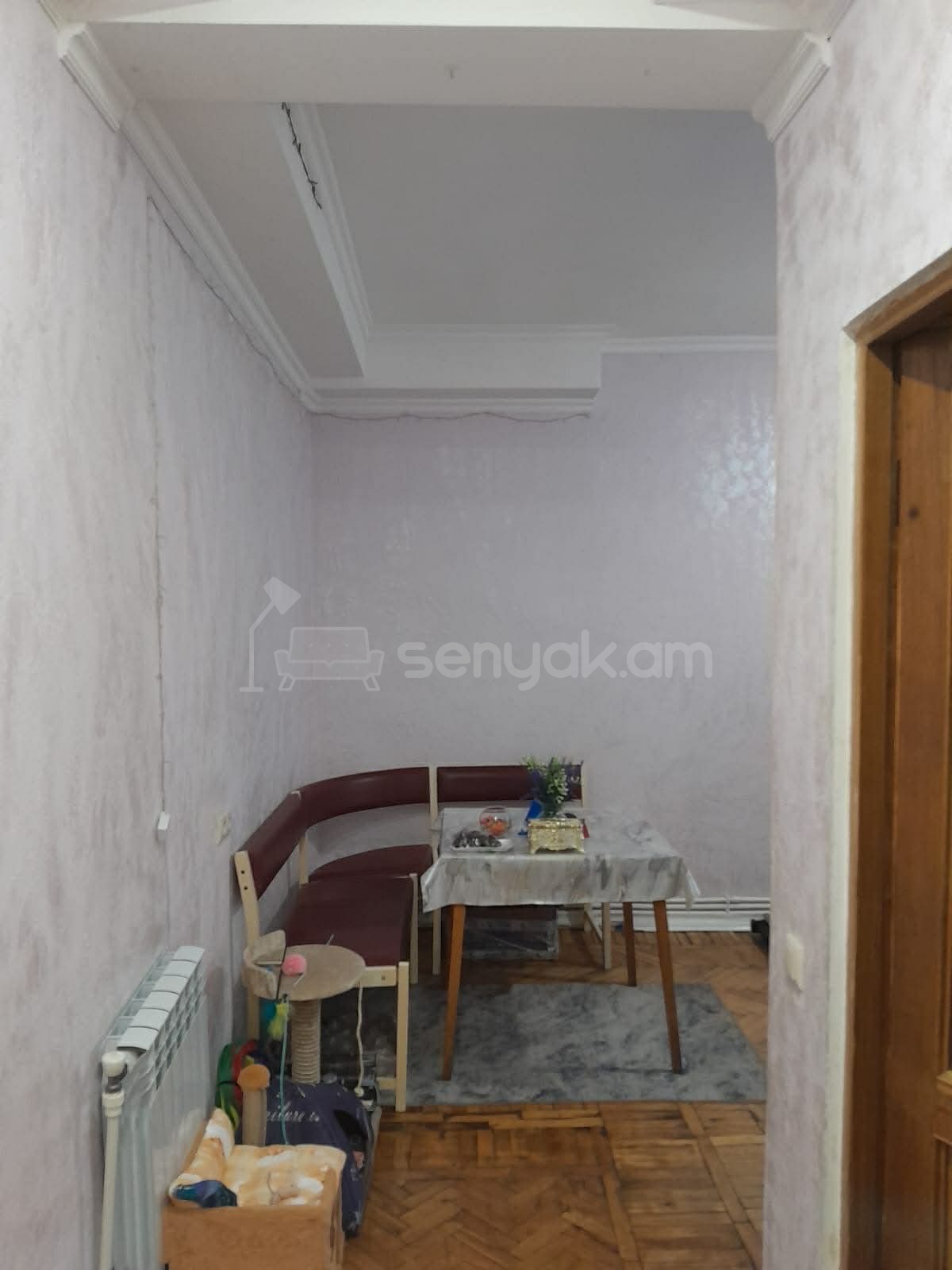 2 Սենյականոց Բնակարան Քարե Շենքում, 35քմ, 1/4 հարկ, Նորմալ Վիճակում, Կահավորված