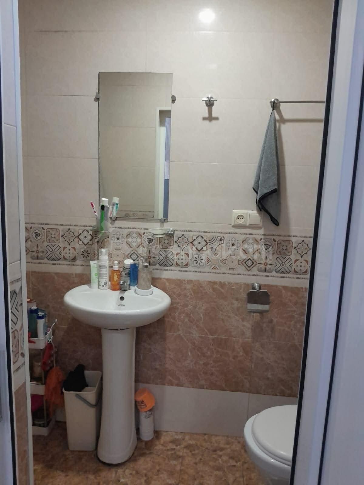 2 Սենյականոց Բնակարան Քարե Շենքում, 35քմ, 1/4 հարկ, Նորմալ Վիճակում, Կահավորված