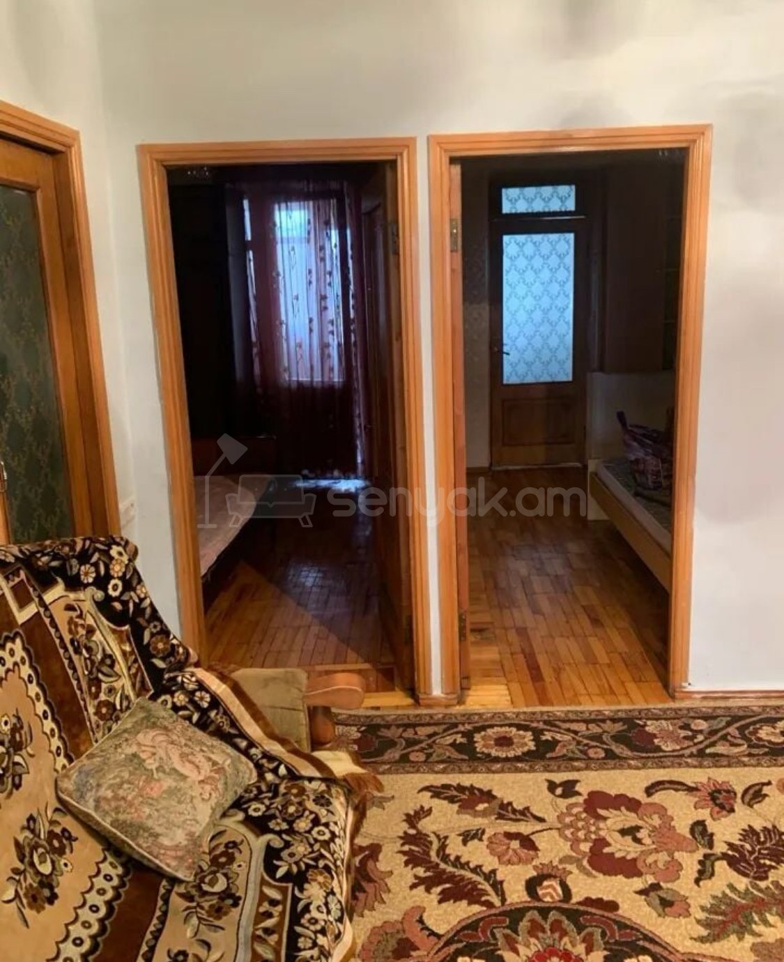 5 Սենյականոց Բնակարան Քարե Շենքում, 90քմ, 3/5 հարկ, Նորմալ Վիճակում, Կահավորված