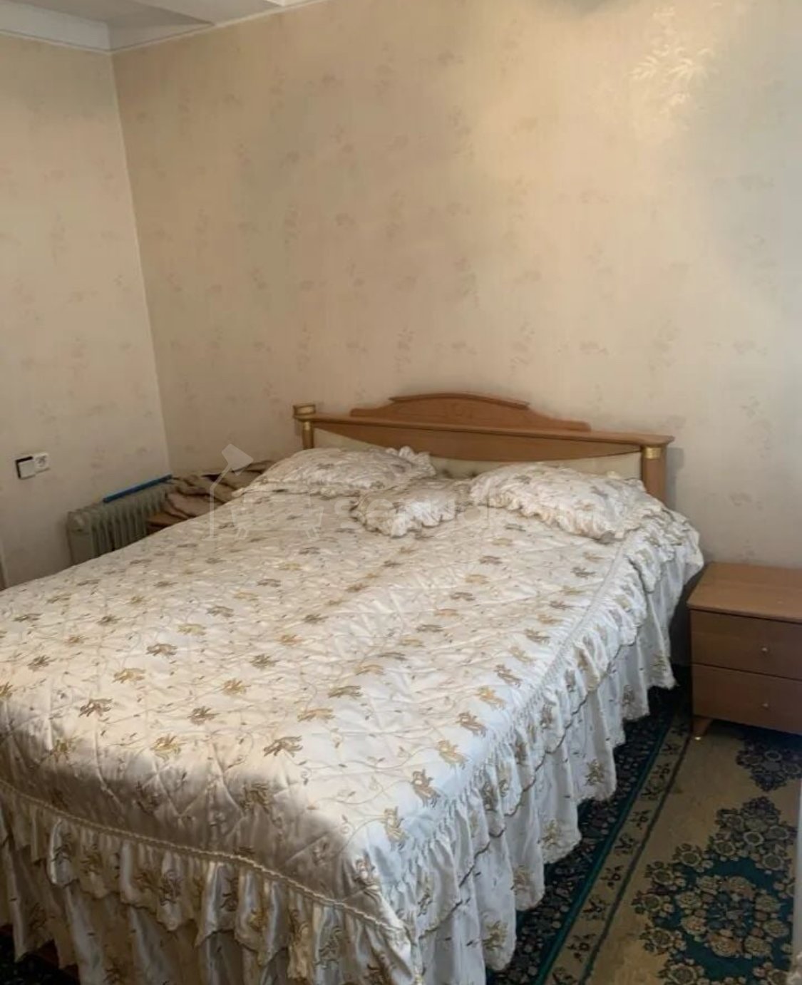 5 Սենյականոց Բնակարան Քարե Շենքում, 90քմ, 3/5 հարկ, Նորմալ Վիճակում, Կահավորված