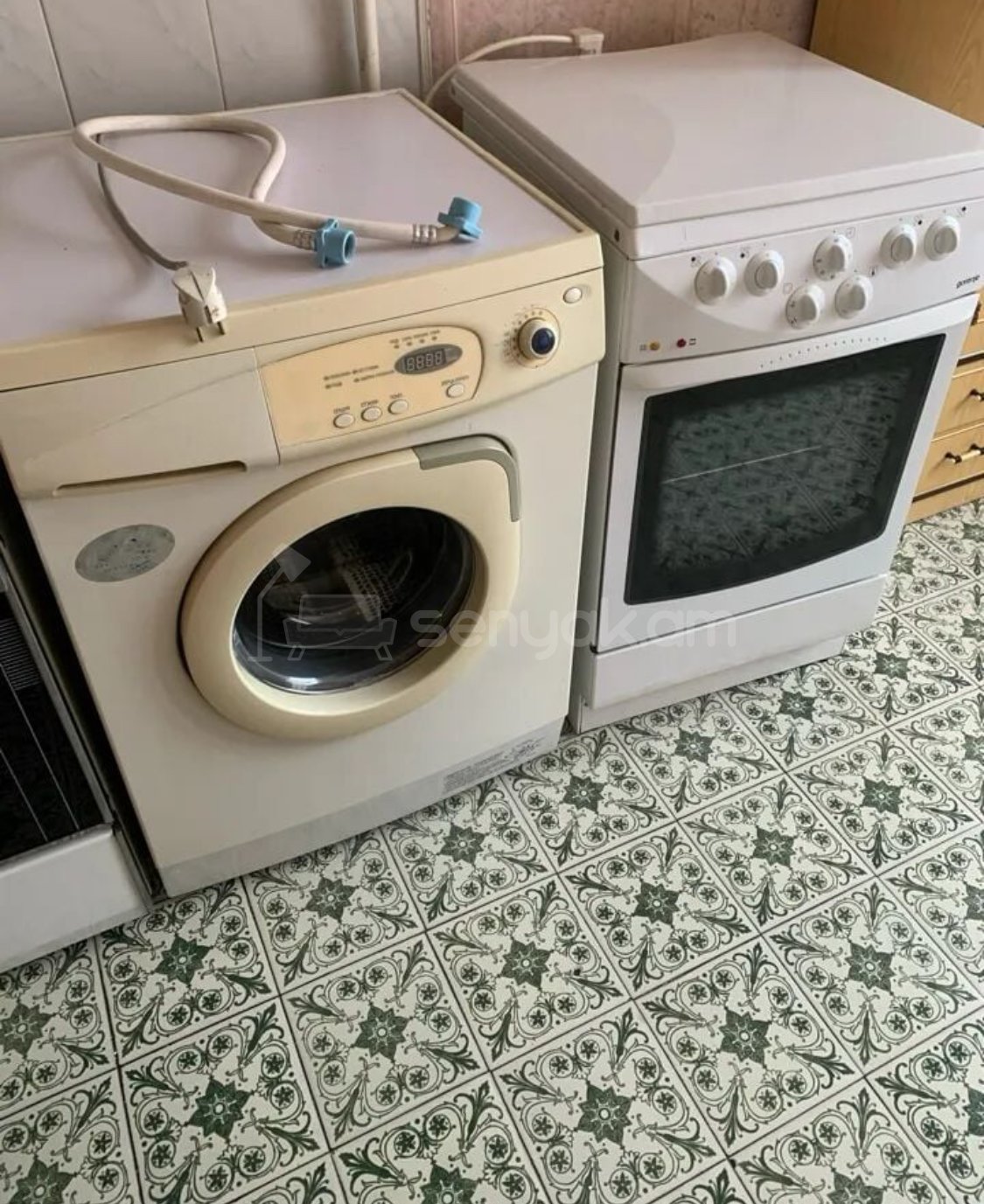 5 Սենյականոց Բնակարան Քարե Շենքում, 90քմ, 3/5 հարկ, Նորմալ Վիճակում, Կահավորված