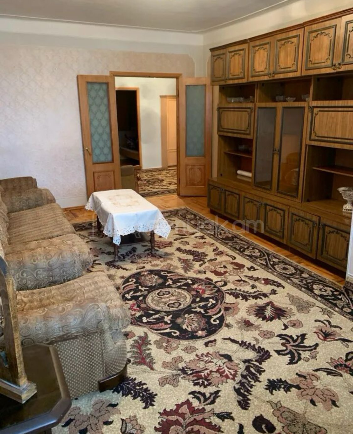 5 Սենյականոց Բնակարան Քարե Շենքում, 90քմ, 3/5 հարկ, Նորմալ Վիճակում, Կահավորված