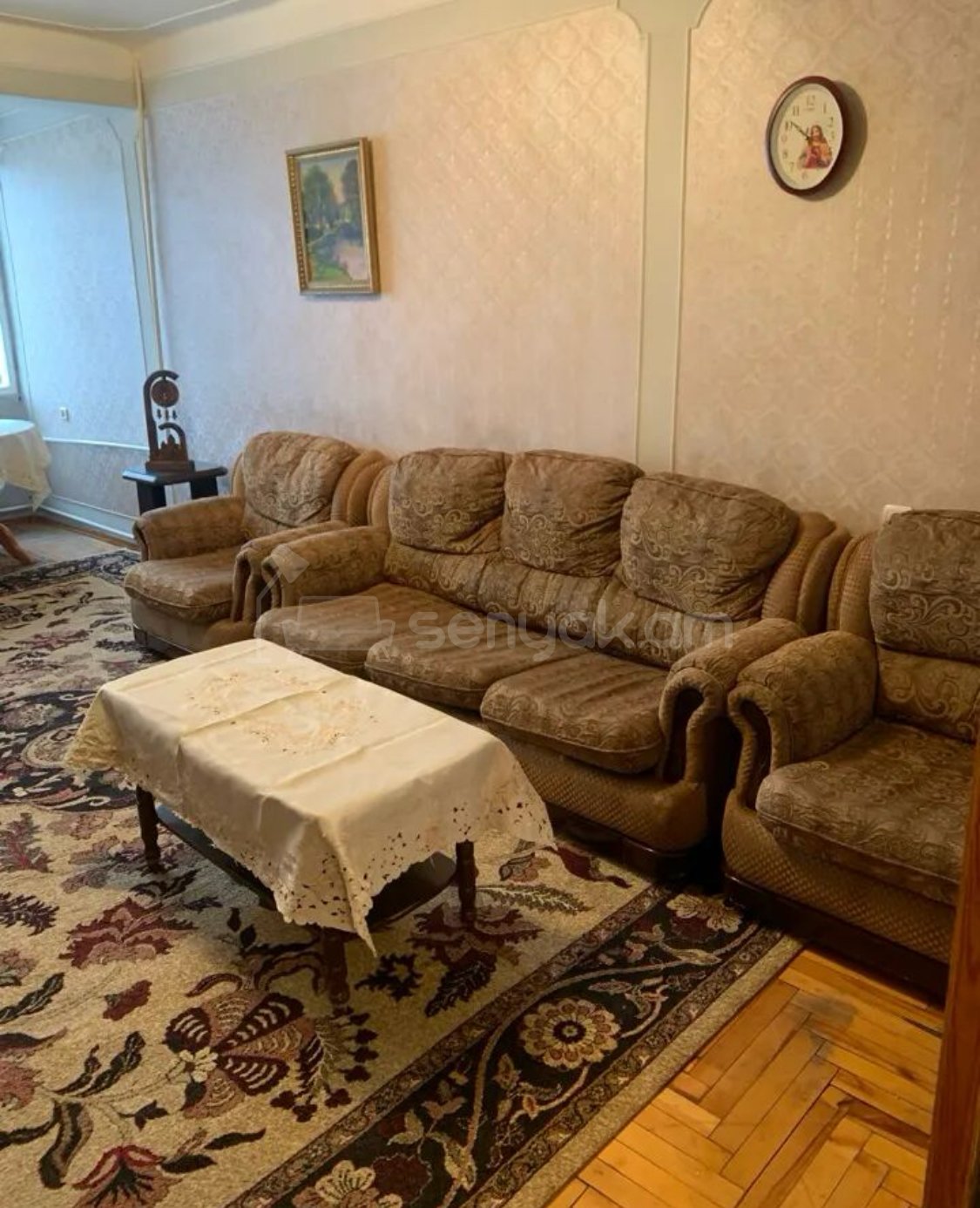 5 Սենյականոց Բնակարան Քարե Շենքում, 90քմ, 3/5 հարկ, Նորմալ Վիճակում, Կահավորված