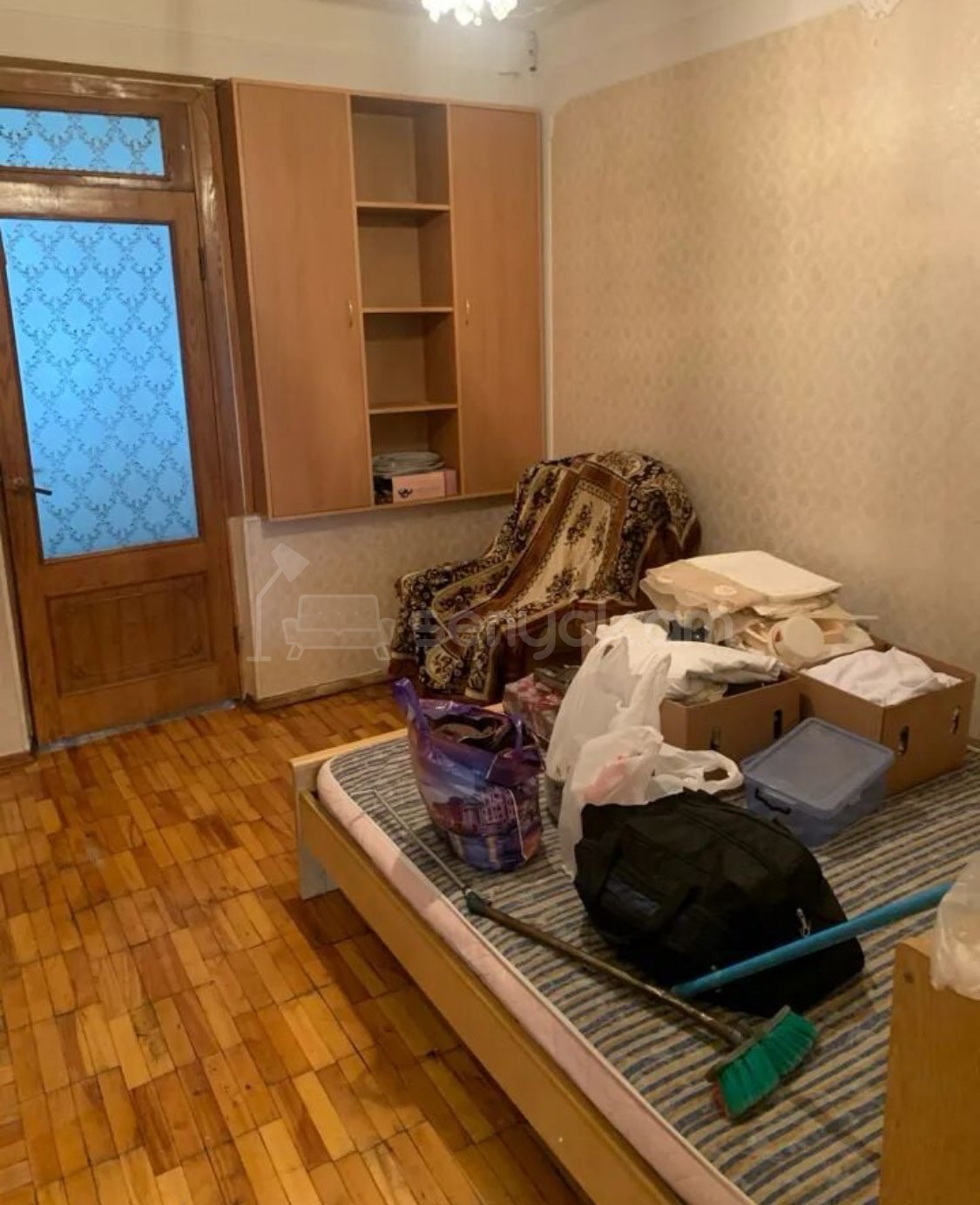 5 Սենյականոց Բնակարան Քարե Շենքում, 90քմ, 3/5 հարկ, Նորմալ Վիճակում, Կահավորված