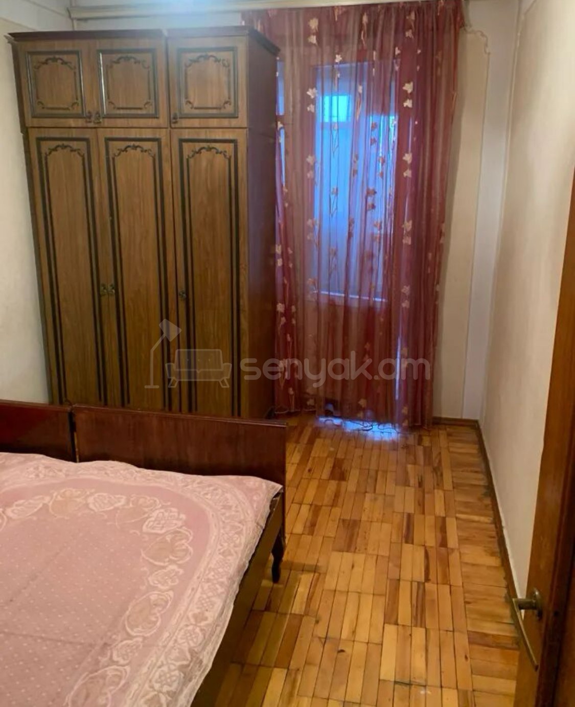 5 Սենյականոց Բնակարան Քարե Շենքում, 90քմ, 3/5 հարկ, Նորմալ Վիճակում, Կահավորված