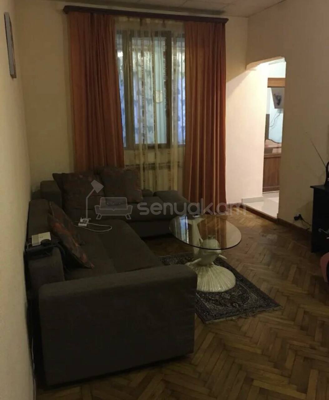 2 Սենյականոց Բնակարան Քարե Շենքում, 50քմ, 2/4 հարկ, Նորմալ Վիճակում, Կահավորված