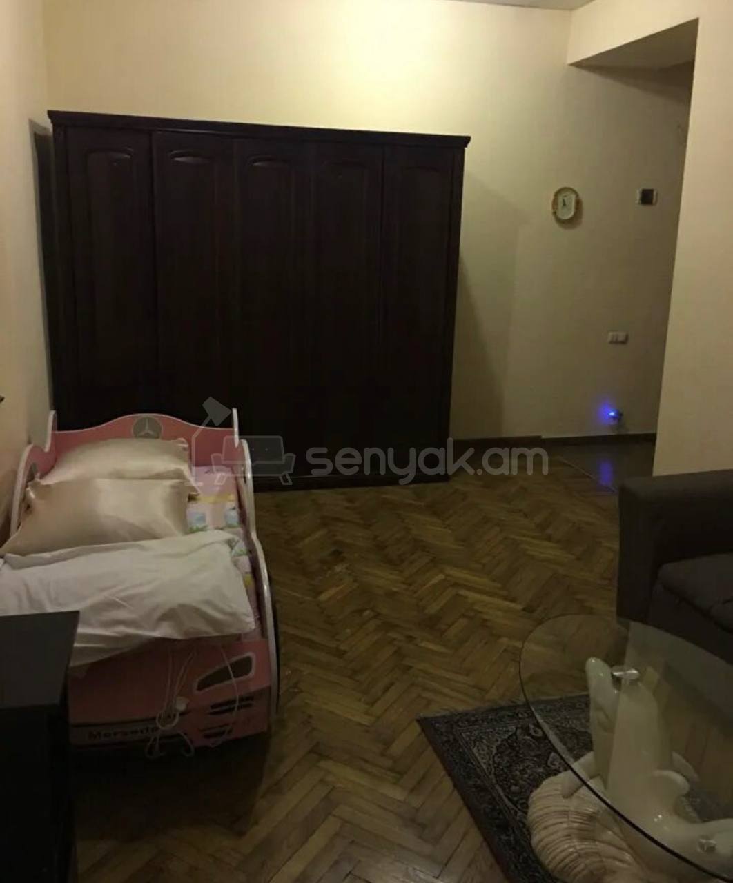 2 Սենյականոց Բնակարան Քարե Շենքում, 50քմ, 2/4 հարկ, Նորմալ Վիճակում, Կահավորված