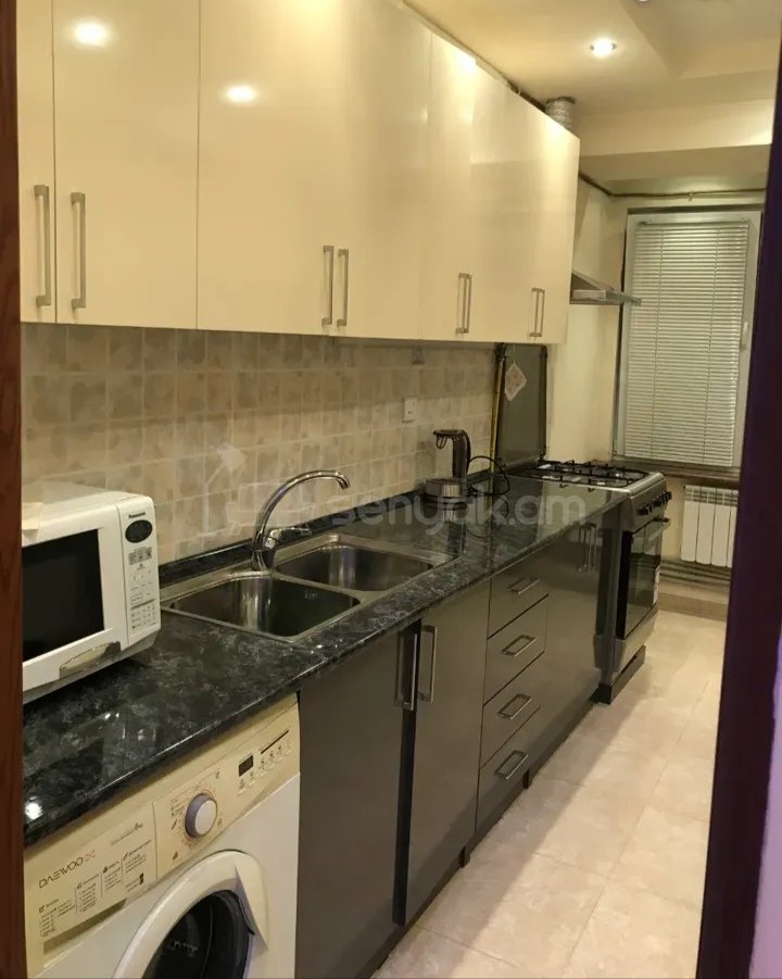 3 Սենյականոց Բնակարան, 80քմ, 3/14 հարկ, Նորմալ Վիճակում, Կահավորված