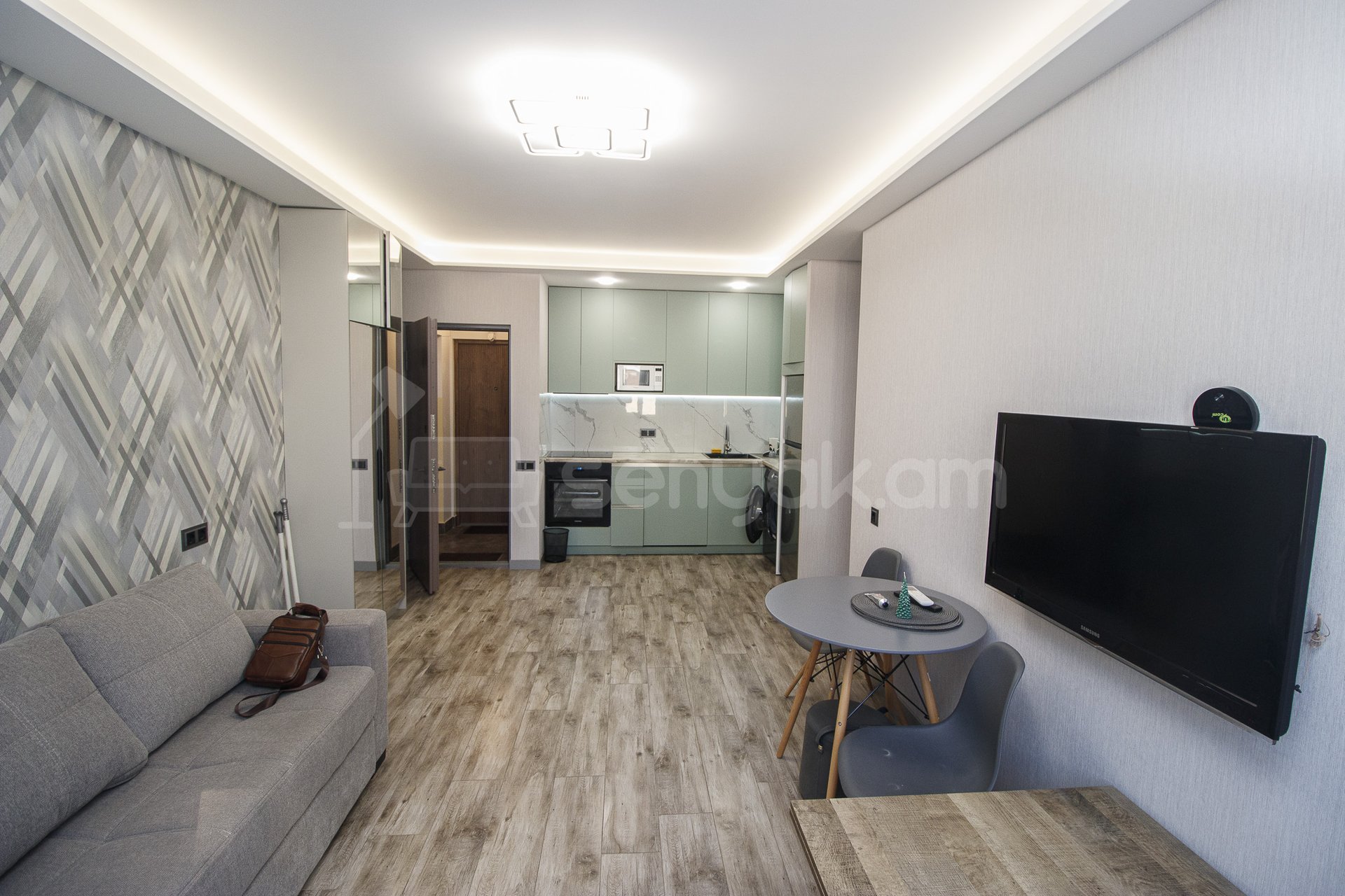 2 Սենյականոց Բնակարան Քարե Շենքում, 40քմ, 4/7 հարկ, Դիզայներական Վերանորոգված