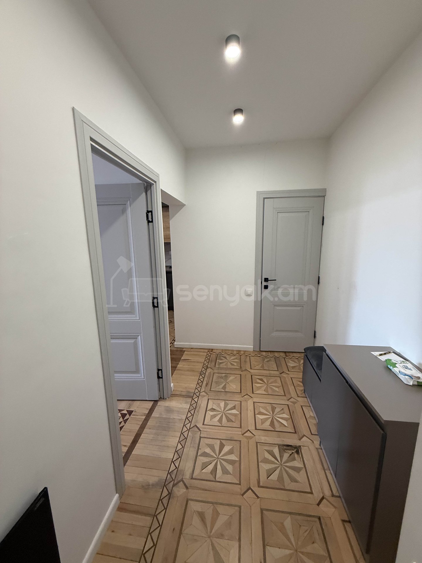 2 Սենյականոց Բնակարան Քարե Շենքում, 55քմ, 4/7 հարկ, Դիզայներական Վերանորոգված