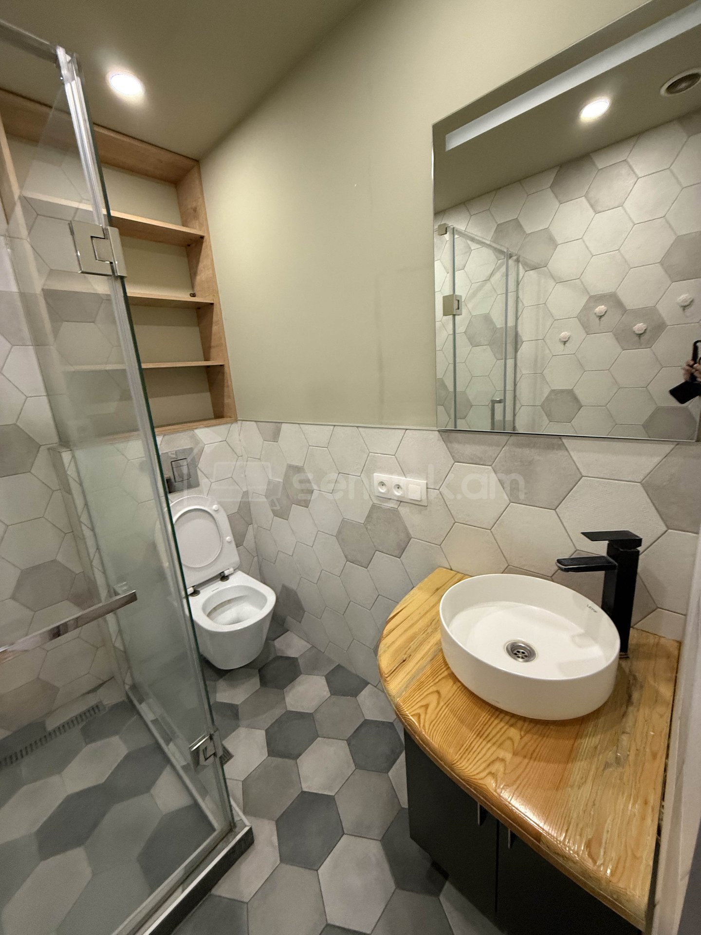 2 Սենյականոց Բնակարան Քարե Շենքում, 55քմ, 4/7 հարկ, Դիզայներական Վերանորոգված