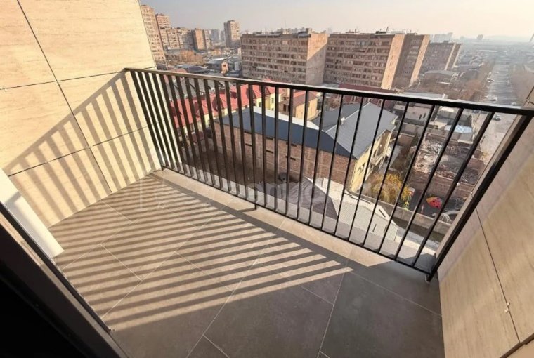 3 Սենյականոց Բնակարան, 80քմ, 8/16 հարկ, Կապիտալ Վերանորոգված, Կահավորված, Արևկող