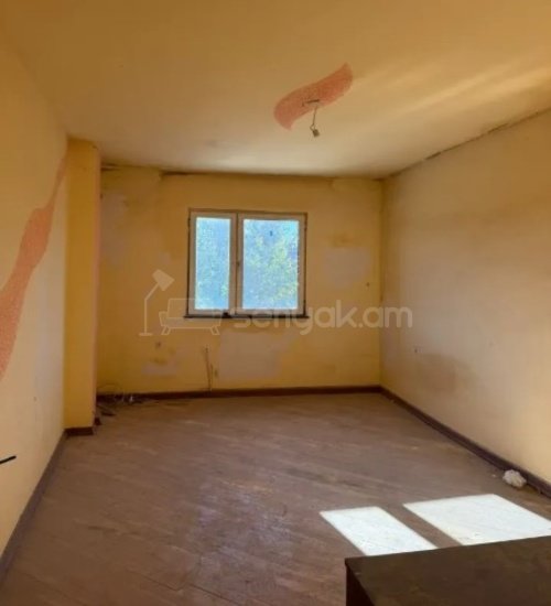 4 Սենյականոց Բնակարան Քարե Շենքում, 160քմ, 2/3 հարկ, Զրոյական Վիճակում