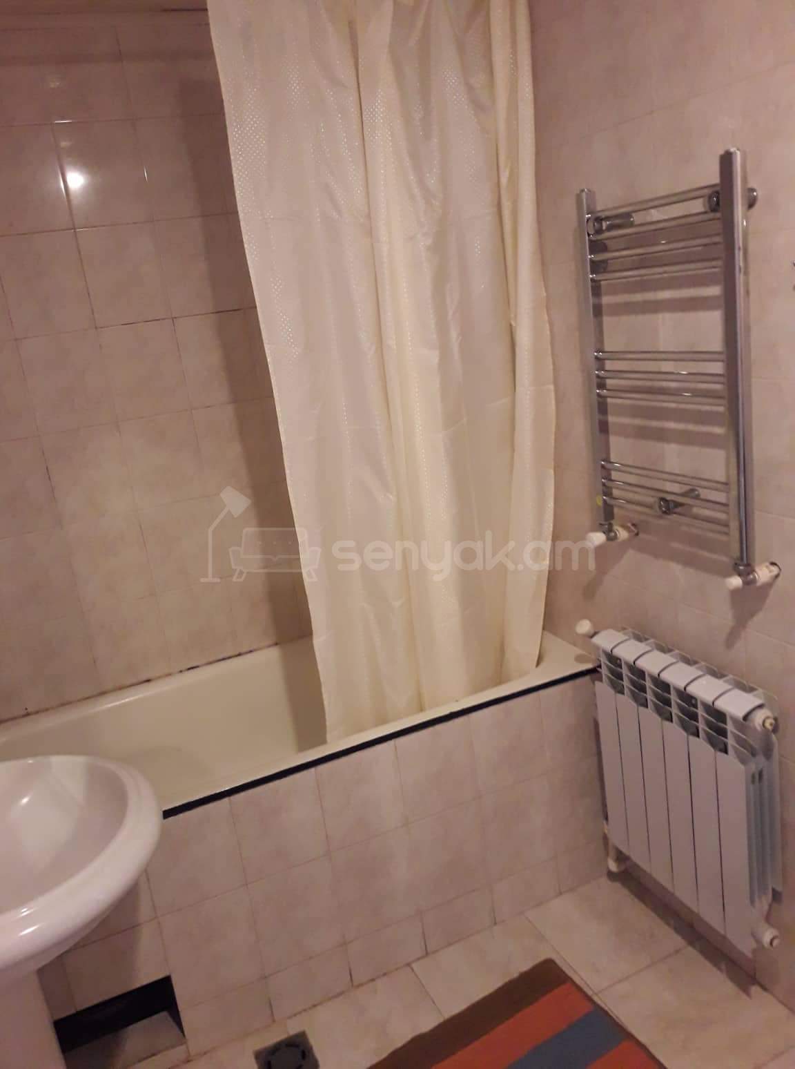 3 Սենյականոց Բնակարան, 70քմ, 6/9 հարկ, Նորմալ Վիճակում