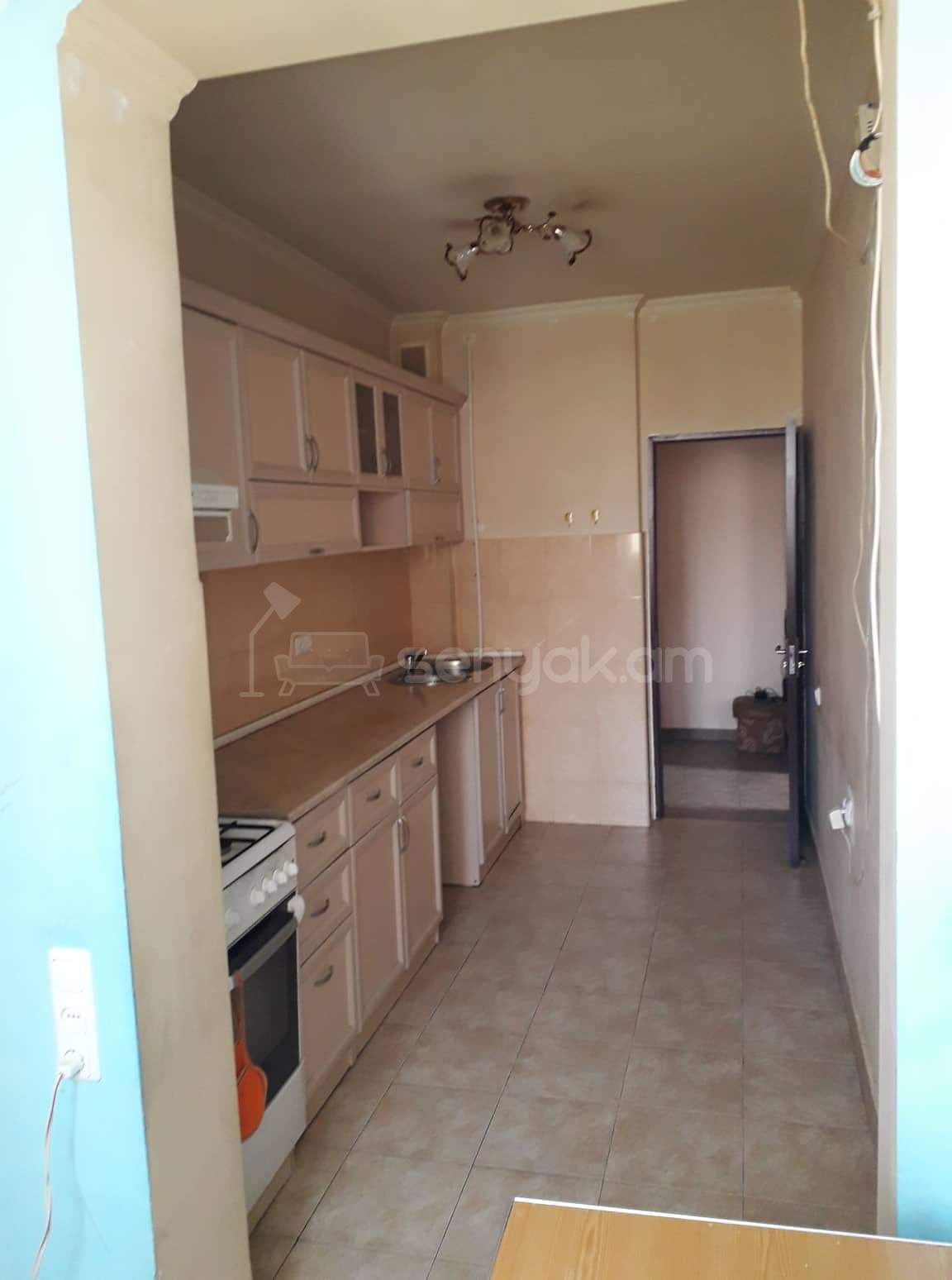 3 Սենյականոց Բնակարան, 70քմ, 6/9 հարկ, Նորմալ Վիճակում