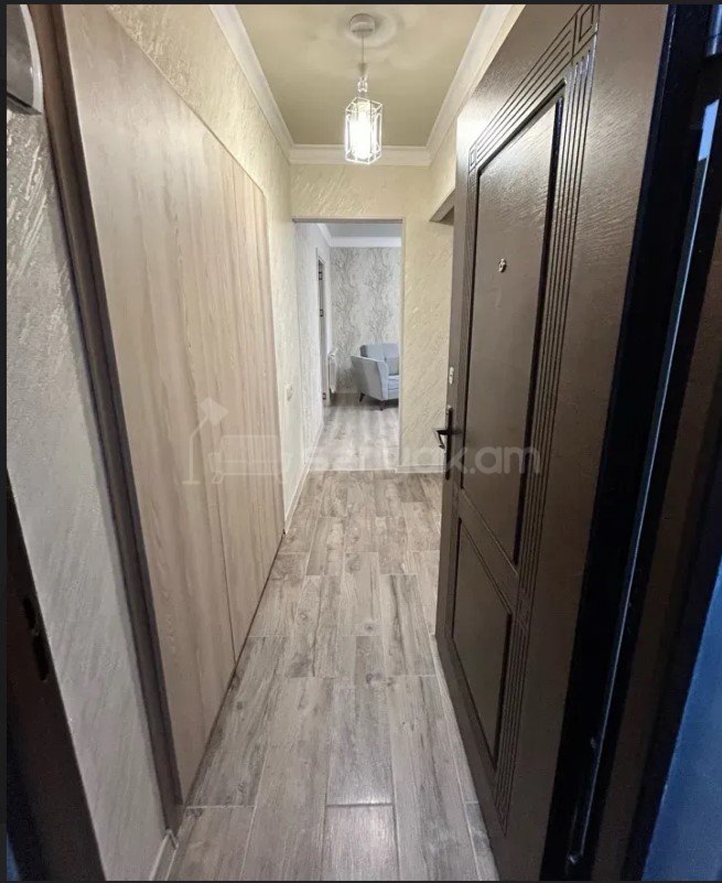 3 Սենյականոց Բնակարան Քարե Շենքում, 60քմ, 3/4 հարկ, Կապիտալ Վերանորոգված, Կահավորված