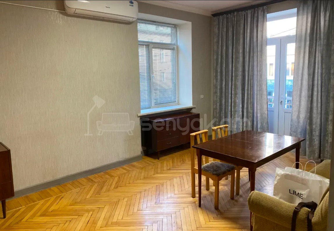 1 Սենյականոց Բնակարան Քարե Շենքում, 50քմ, 2/5 հարկ, Կապիտալ Վերանորոգված, Կահավորված