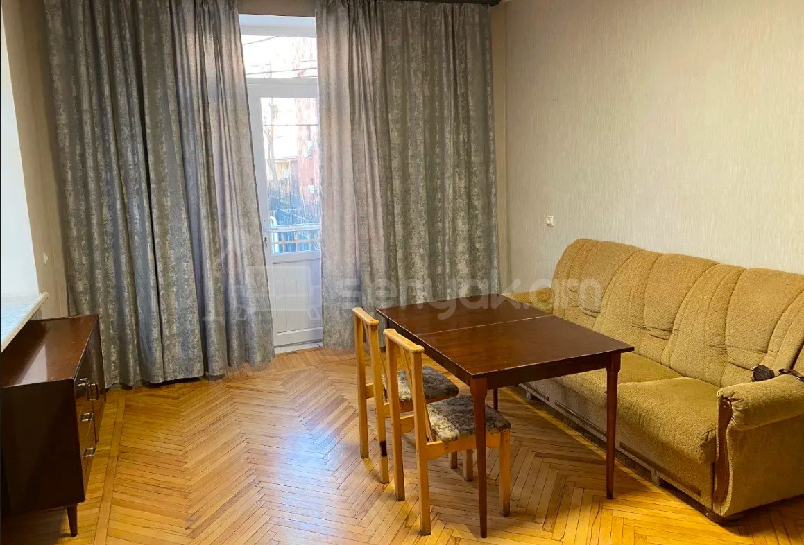 1 Սենյականոց Բնակարան Քարե Շենքում, 50քմ, 2/5 հարկ, Կապիտալ Վերանորոգված, Կահավորված