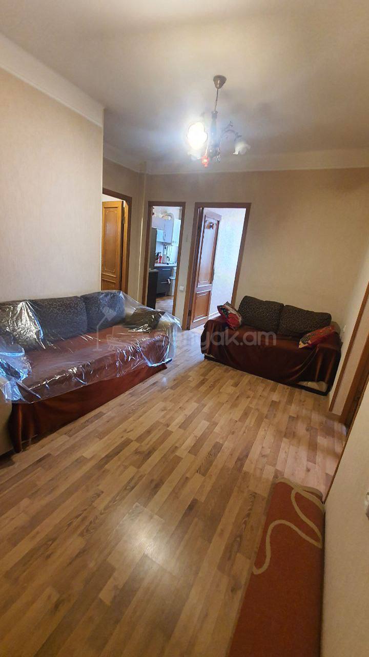 2 Սենյականոց Բնակարան Քարե Շենքում, 70քմ, 5/6 հարկ, Նորմալ Վիճակում, Կահավորված, Արևկող