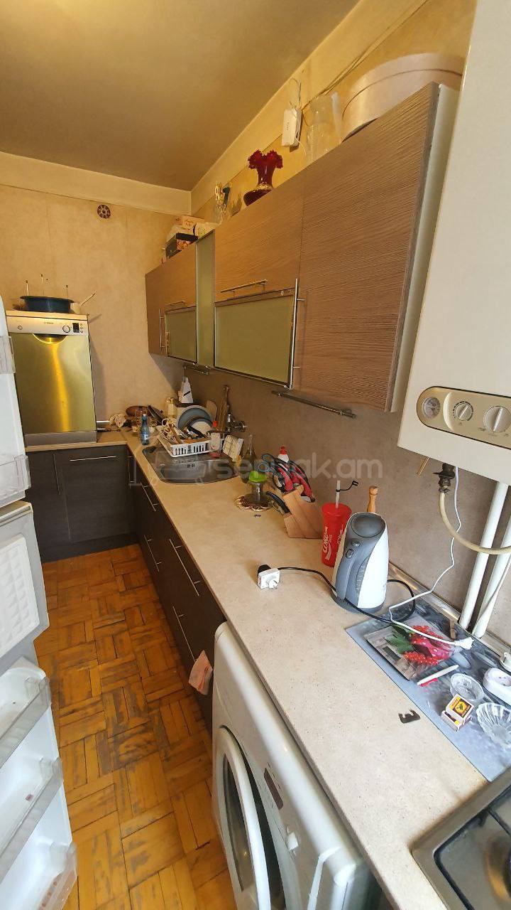 2 Սենյականոց Բնակարան Քարե Շենքում, 70քմ, 5/6 հարկ, Նորմալ Վիճակում, Կահավորված, Արևկող