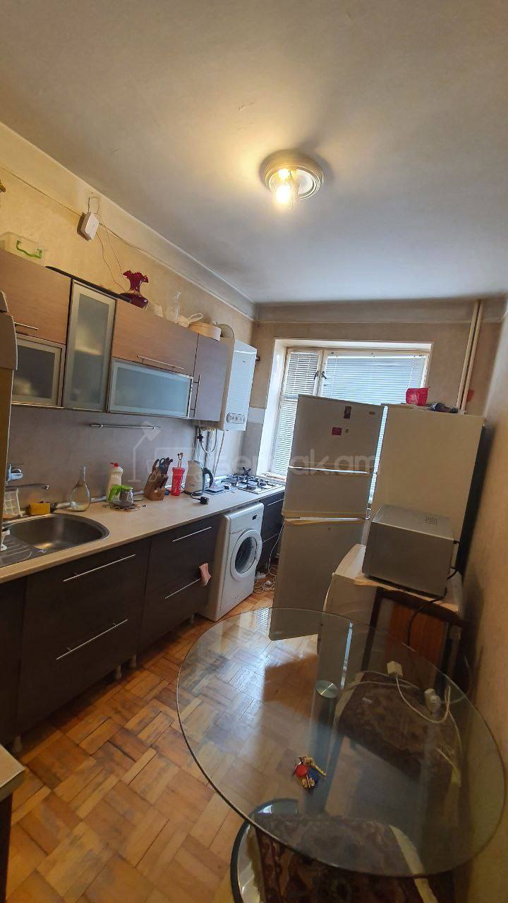 2 Սենյականոց Բնակարան Քարե Շենքում, 70քմ, 5/6 հարկ, Նորմալ Վիճակում, Կահավորված, Արևկող