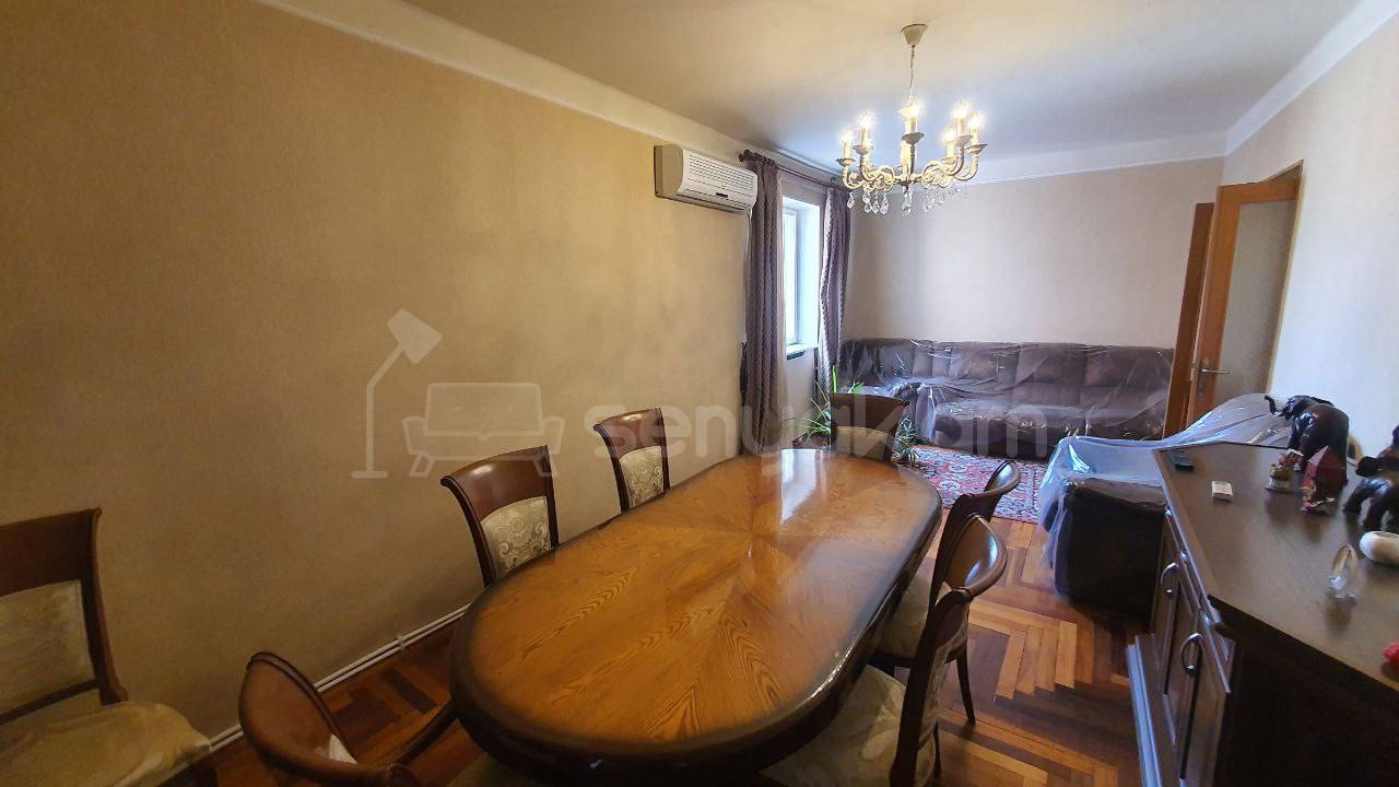 2 Սենյականոց Բնակարան Քարե Շենքում, 70քմ, 5/6 հարկ, Նորմալ Վիճակում, Կահավորված, Արևկող