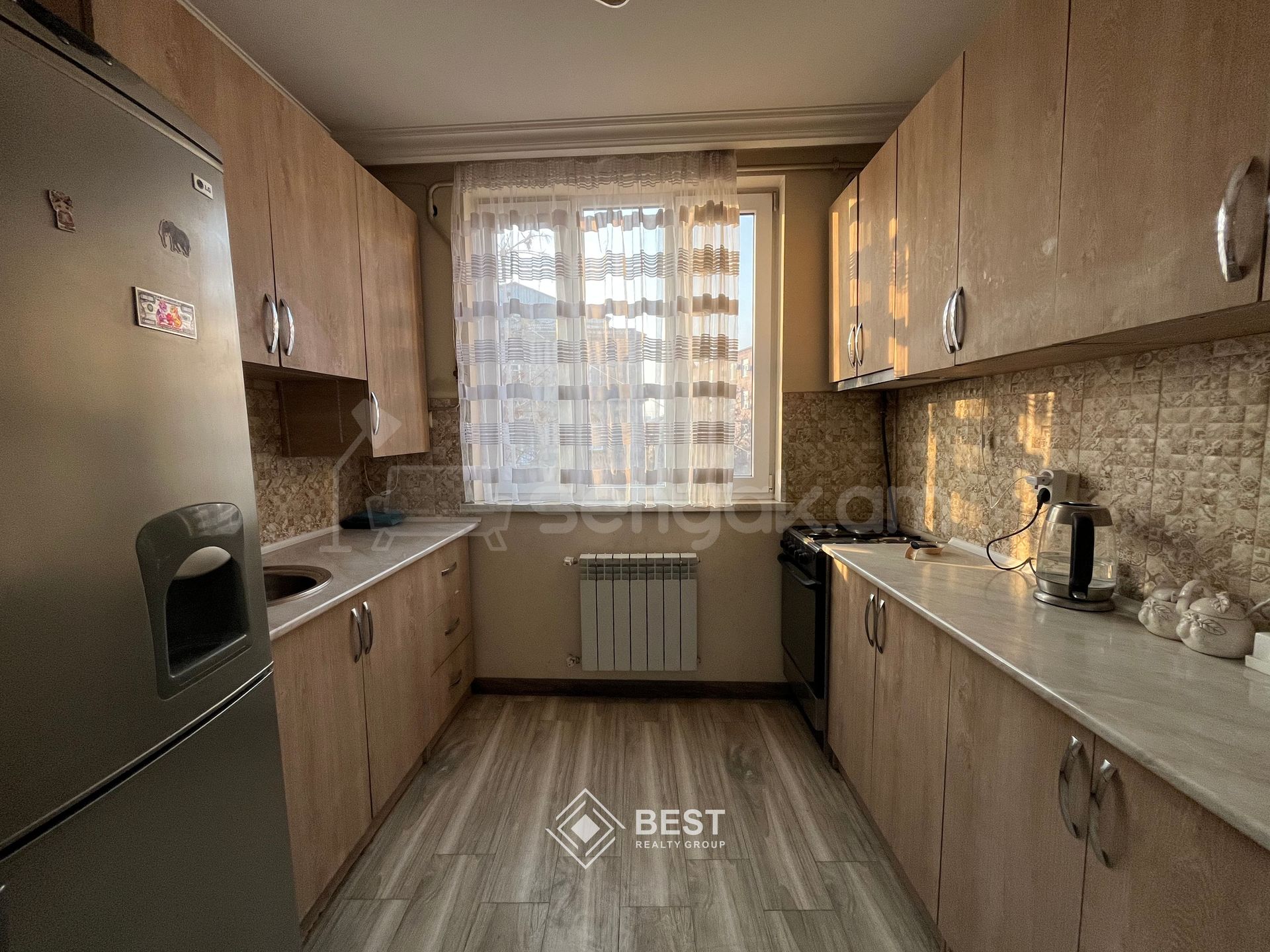 3 Սենյականոց Բնակարան Քարե Շենքում, 55քմ, 3/5 հարկ, Կապիտալ Վերանորոգված, Կահավորված, Արևկող