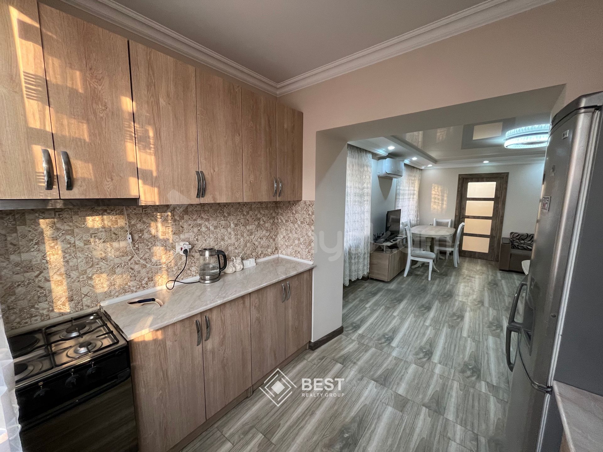 3 Սենյականոց Բնակարան Քարե Շենքում, 55քմ, 3/5 հարկ, Կապիտալ Վերանորոգված, Կահավորված, Արևկող