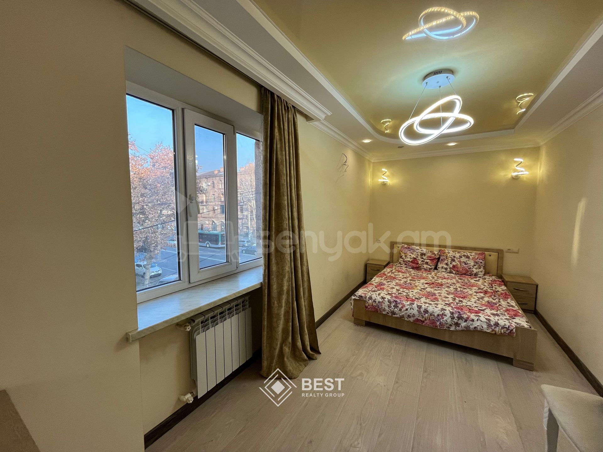 3 Սենյականոց Բնակարան Քարե Շենքում, 55քմ, 3/5 հարկ, Կապիտալ Վերանորոգված, Կահավորված, Արևկող